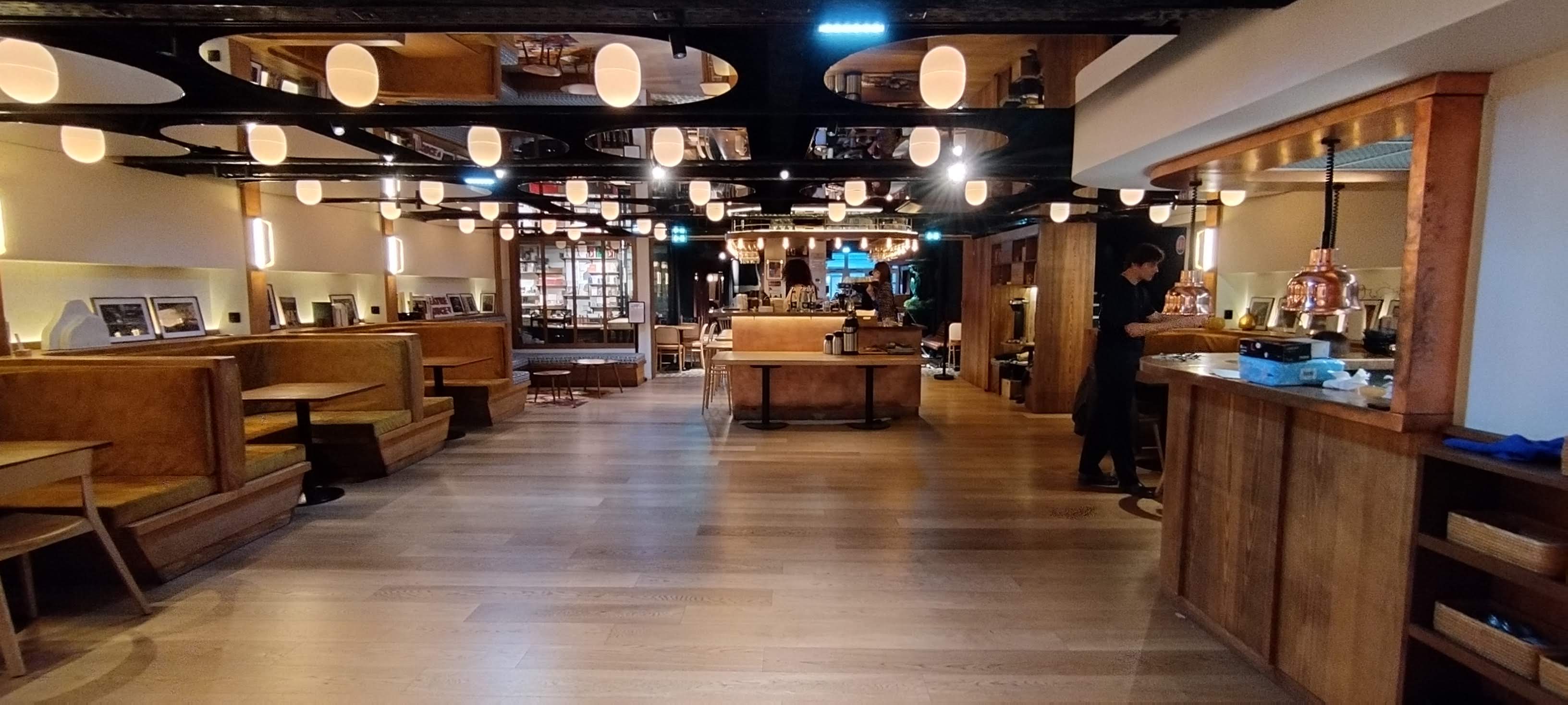 Théâtre Lucernaire entrance